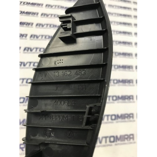 Накладка торпедо права Opel Zafira B 2005-2011 13162483